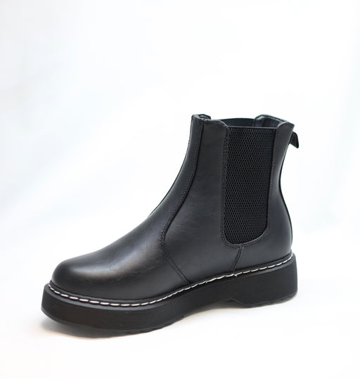 Chaussures d'hiver élégantes, Bottes d'hiver, chaussure d’hiver stylé, Bottes d'hiver imperméables, Chaussures chaudes, Chaussures d'hiver résistantes, Confort, Chaussures, Froid, Pluie, Neige, Chaussure/Bottes de neige, Antidérapantes, Homme, Femme, Antiglisse, Style Urbain, Montreal, Canada, Quebec Stylish winter shoes Winter boots, stylish winter shoe, Waterproof winter boots, Warm winter shoes, Durable winter shoes, Comfort, Shoes, Cold, Rain, Snow, Snow shoe/boots, Non-slip, Men, Women